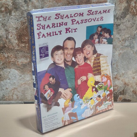 The Shalom Sesame Sharing Passover Family Kit Sealed - Picture 7 of 11